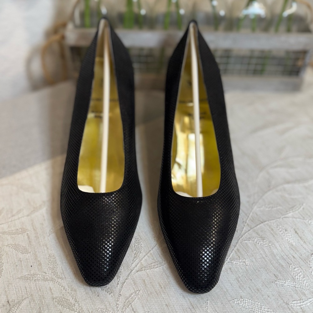 Bruno Magli Dawn Pump in Black. Size 9. Dotted pattern. Brand new.